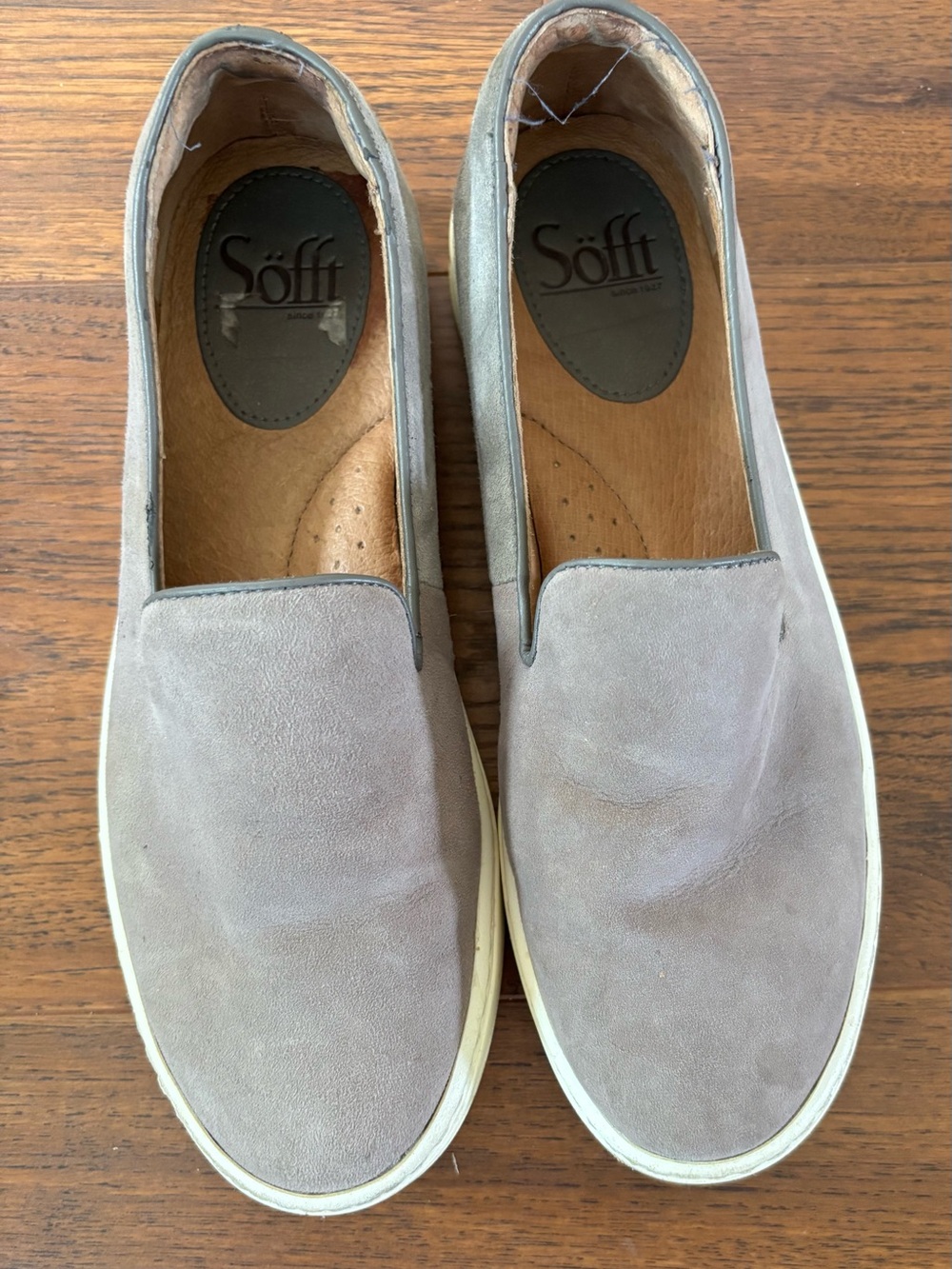 Söfft Women's Slip-On Suede Flats in Light Gray